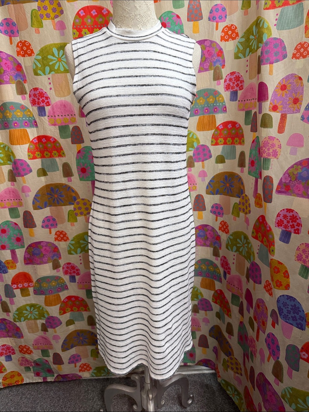 Dip Sleeveless Striped Dress. XS